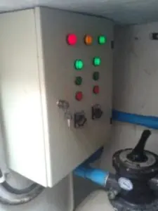 Panel Kontrol pada sistem elektrikal kolam renang