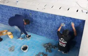 cara pemasangan keramik kolam renang