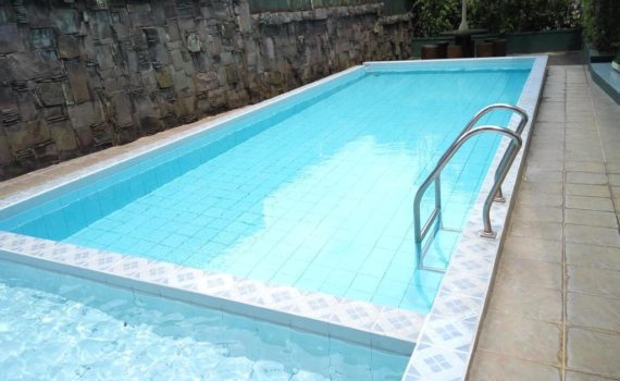 Cat Kolam Renang