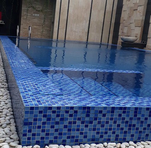 Gutter kolam renang