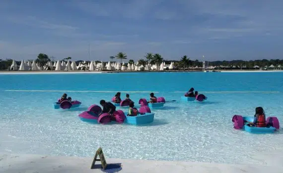 Kolam Renang Terbesar di Bintan