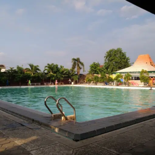 kolam renang di Pati