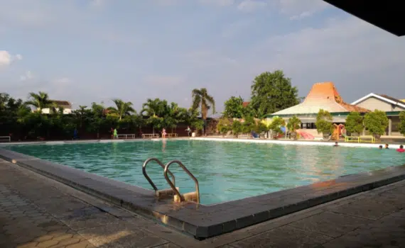 kolam renang di Pati