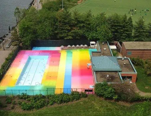 kolam renang pelangi