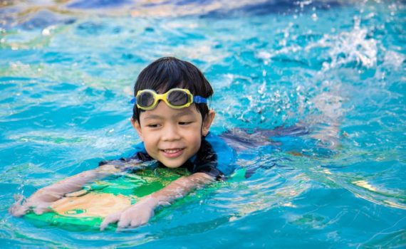 pelampung kolam renang