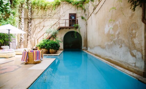 hotel murah di Bandung ada kolam renang