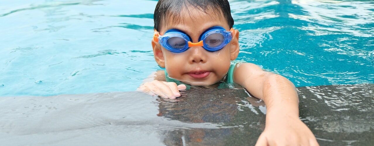 Kolam renang Grand Wisata