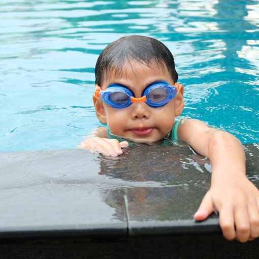 Kolam renang Grand Wisata